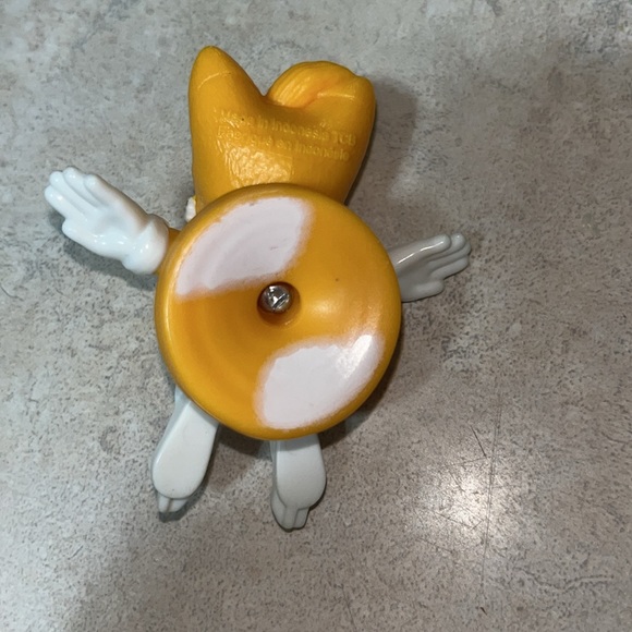 JAKKS Pacific Sonic The Hedgehog 4" Super Shadow Figure with Chaos Emerald - Picture 2 of 4